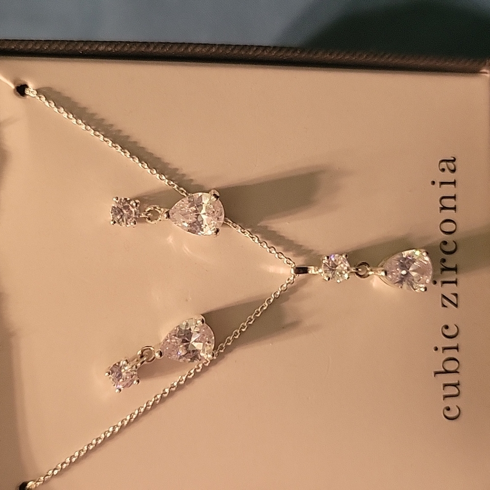 Earring necklace set